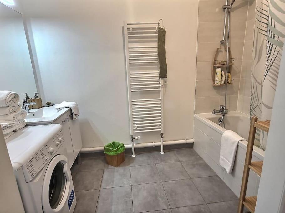 Superbe Appartement Avec 2 Balcons - Vue Sur La Cathedrale Environ 15 Min En Tram Straßburg Exterior foto